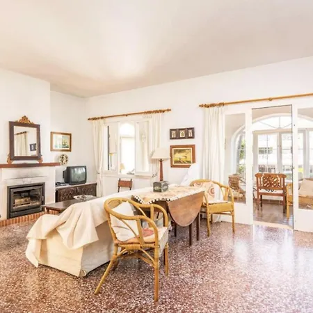 Menorca Rustic Sunny Retreat By The Sea Dağ evi